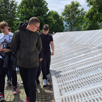 Ilijaški osnovci na edukativnoj posjeti Memorijalnom centru Srebrenica – Potočari