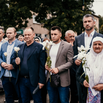 Tužna kolona s tabutima posmrtnih ostataka žrtava genocida u Srebrenici ispraćena iz Ilijaša 