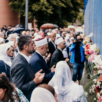 Tužna kolona s tabutima posmrtnih ostataka žrtava genocida u Srebrenici ispraćena iz Ilijaša 