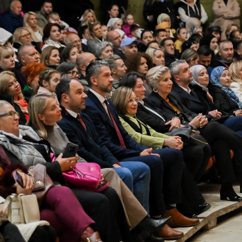 Svečana večer u Ilijašu: Program posvećen Danu državnosti BiH okupio djecu, učenike i njihove mentore