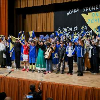 Svečana večer u Ilijašu: Program posvećen Danu državnosti BiH okupio djecu, učenike i njihove mentore