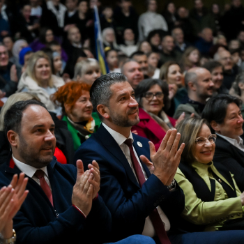 Svečana večer u Ilijašu: Program posvećen Danu državnosti BiH okupio djecu, učenike i njihove mentore
