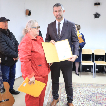 Za Dan državnosti žene borkinje poklonile Ilijašu izložbu 