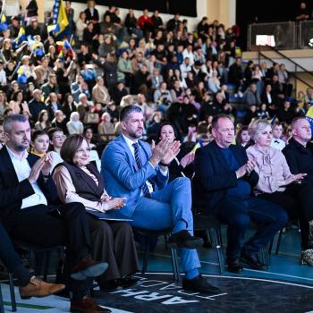 Mladi i djeca Ilijaša s ljubavlju domovini: Svečano obilježeni Dan Općine i Dan nezavisnosti BiH