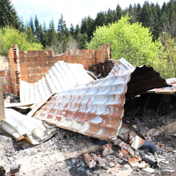 Načelnik Fazlić posjetio porodicu Gljiva čija je kuća izgorjela u požaru