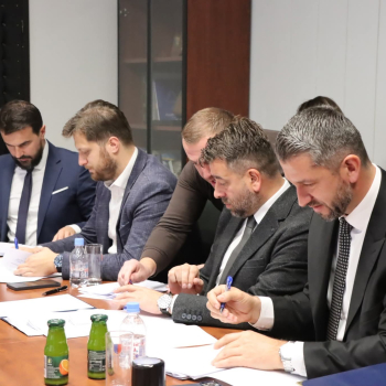 Potpisan sporazum vrijedan 974.000 KM za unapređenje komunalne infrastrukture, energetsku efikasnost i modernizaciju javne rasvjete na području općine Ilijaš