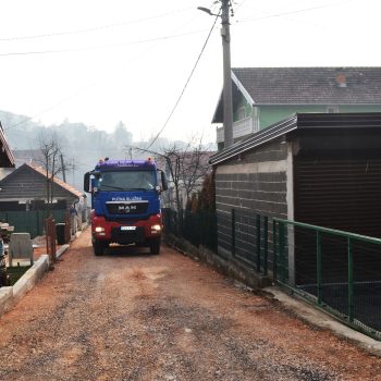Asfaltiranje lokalnog puta u naselju Vratuša