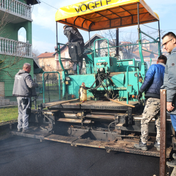 Asfaltiranje lokalnog puta u naselju Vratuša