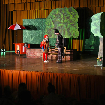 Poklon najmlađim sugrađanima: Predstava