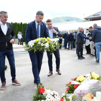 Općinski načelnik prisustvovao kolektivnoj dženazi u Memorijalnom centru Veljaci - Bratunac