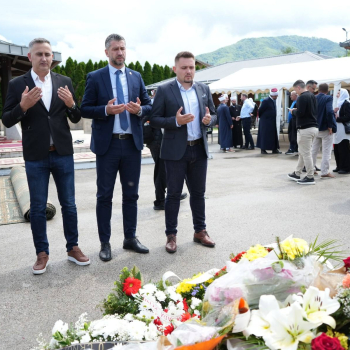 Općinski načelnik prisustvovao kolektivnoj dženazi u Memorijalnom centru Veljaci - Bratunac