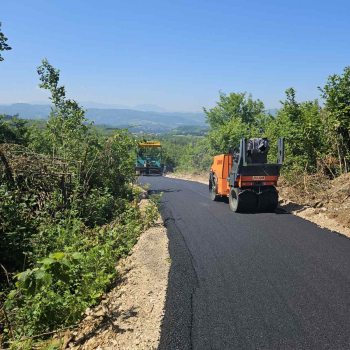 Počelo asfaltiranje puta Popovići – Gaja u Mjesnoj zajednici Mrakovo